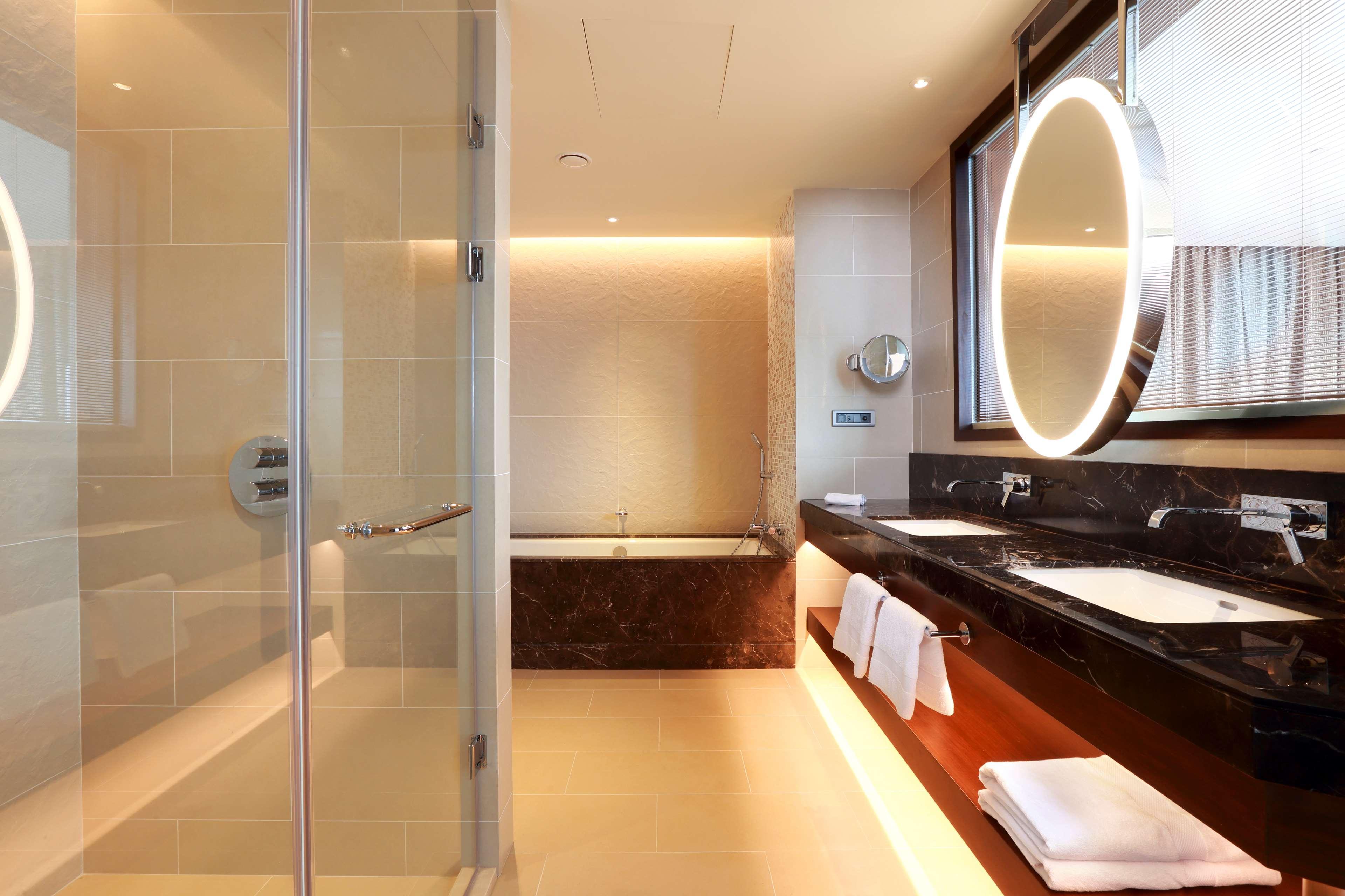 Hilton Batumi Hotel Exterior photo Bathroom